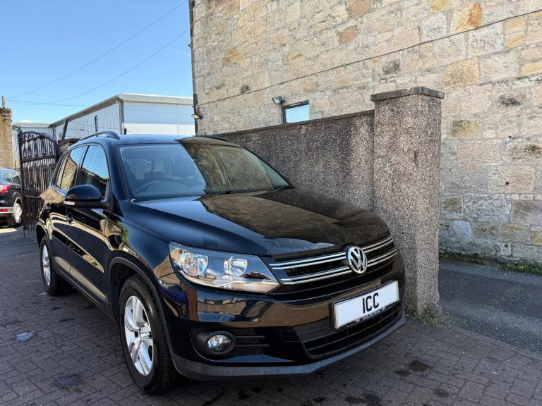 64 VOLKSWAGEN TIGUAN 2.0 TDI BLUEMOTION TECH S DIESEL SUV 5DR BLACK  LOW MILEAGE