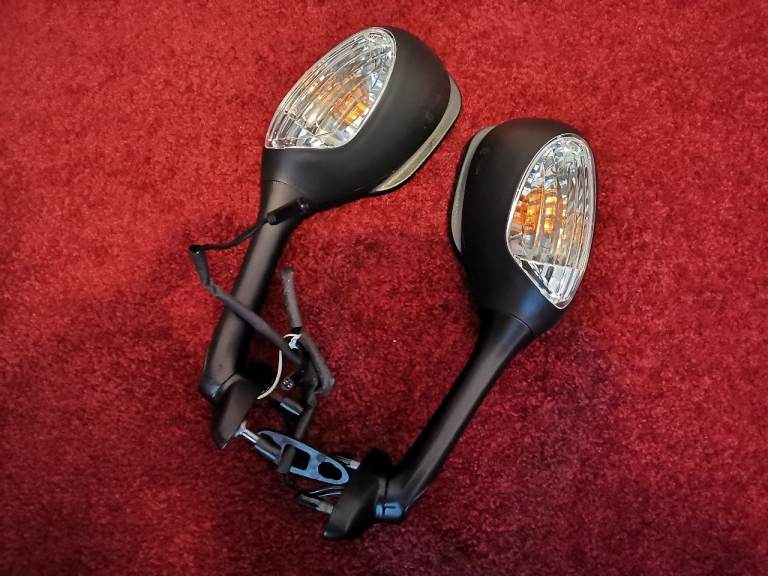 GSXR 1000 Wing Mirrors with Built in Indicators Brand New 2005 onwards