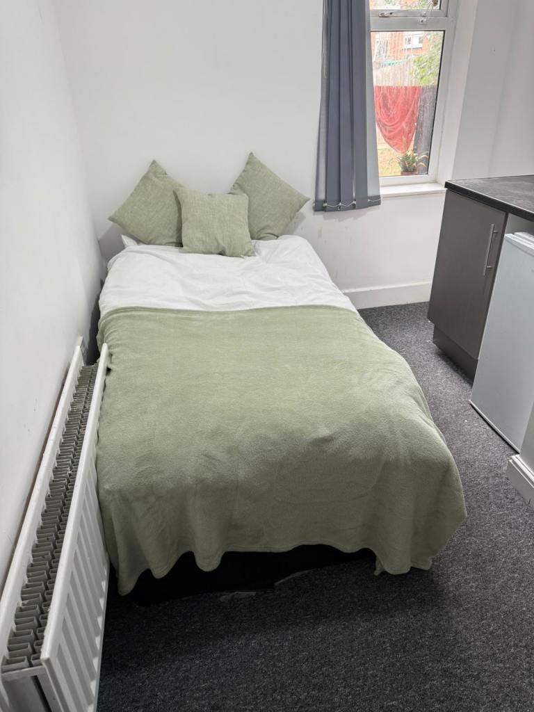 EN-SUITE ROOMS WITH KITCHENETTE AVAILABLE IN SUPPORTED ACCOMMODATION FOR BENEFIT CLAIMANTS UC PIP