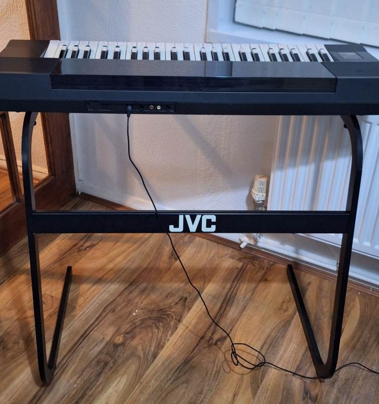 JVC ELECTRONIC KEYBOARD MODEL KB-303 E -12V DC 12W . Used condition but in good condition 