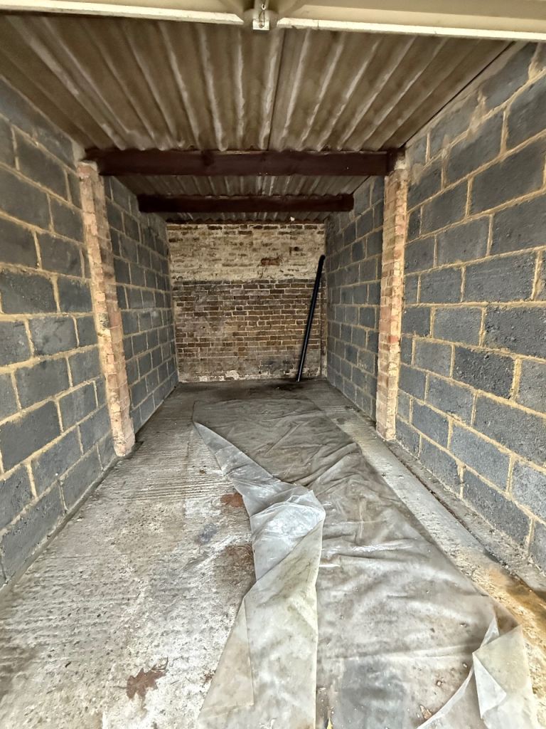 Garage to rent near Slough High Street 