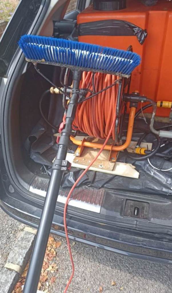 Window cleaning equipment water fed system ready to use 40 foot pole