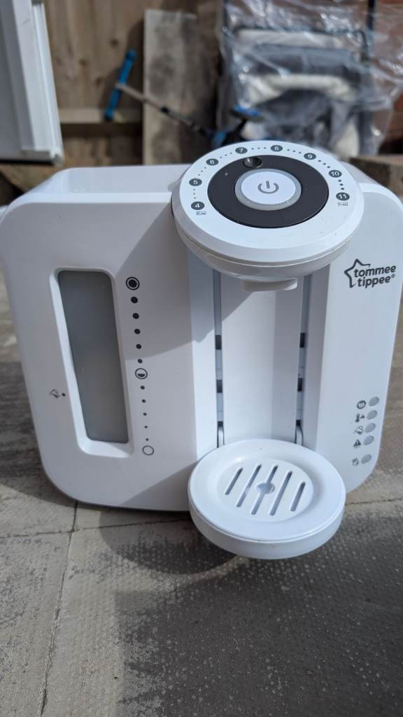 Tommy tippee formula feed maker 