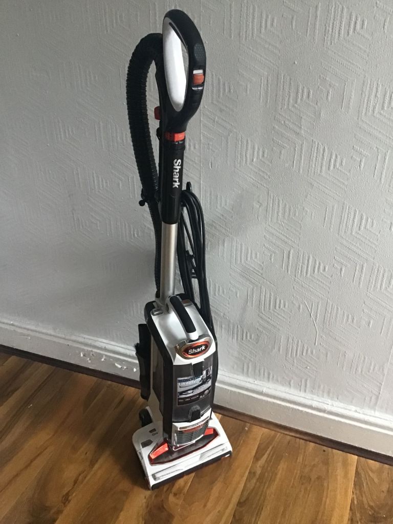 SHARK DuoClean Powered Lift-Away NV801UK Upright Bagless Vacuum Cleaner