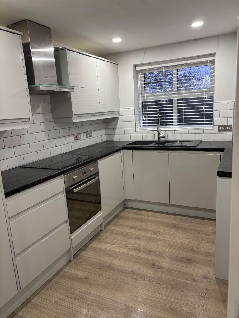 2 Bed Unfurnished Flat to Rent - £1100 per month 