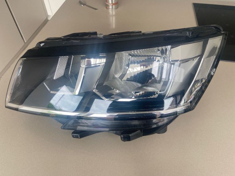 VW Transporter 6.1 Highline Headlight (Left / Near-side)