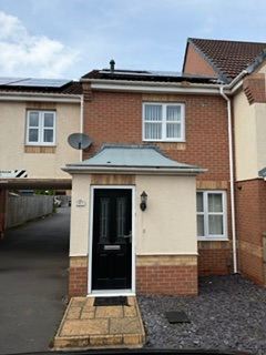 4 Bedroom Property to let Immediately
