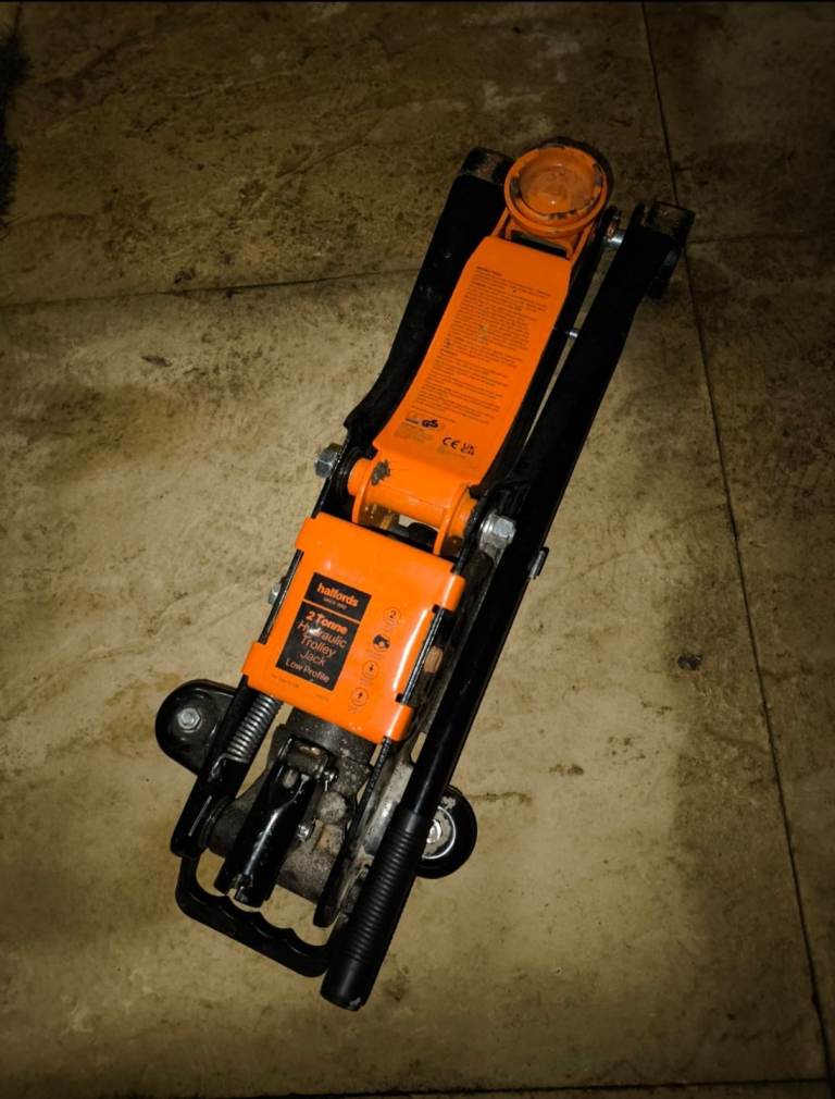 Halfords 2 tonne car jack 
