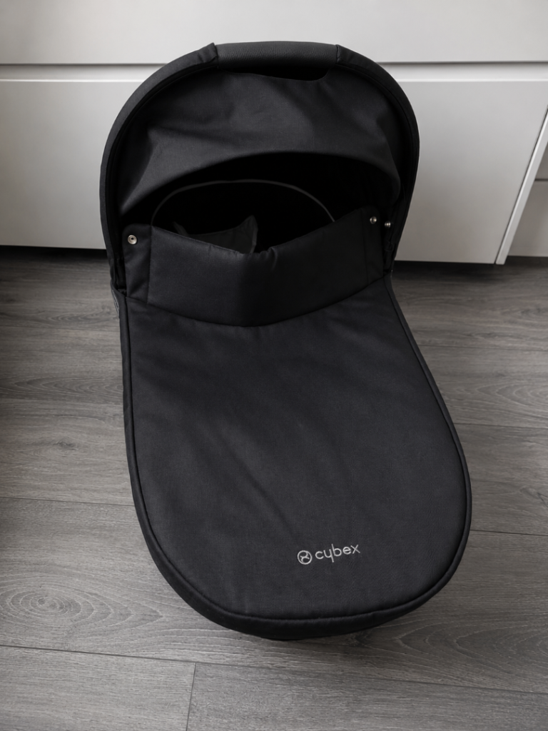 Cybex Carry Cot in Black – Good Condition