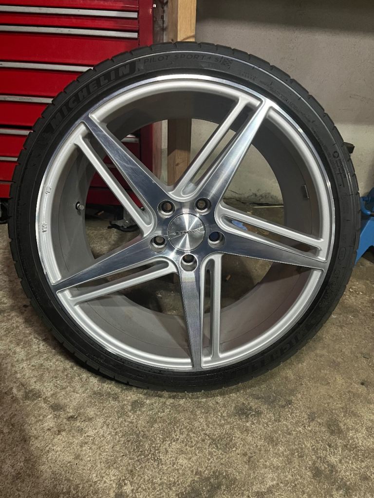 Veemann V-FS31 set of 4 With 2 new Michelin sports and 2 vgc Pirelli p zeros