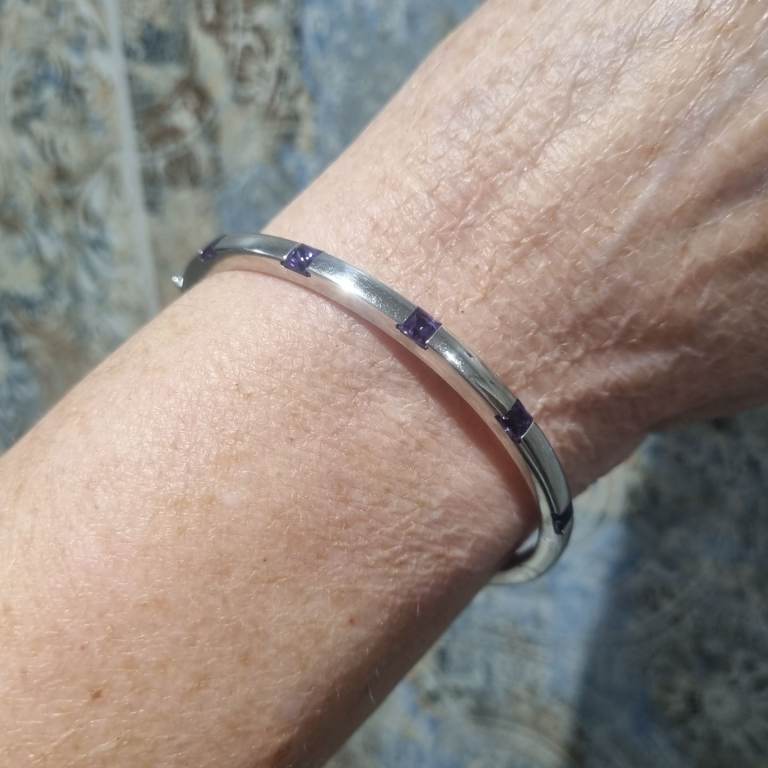 Gold 9ct Bangle / Bracelet with amethysts. 