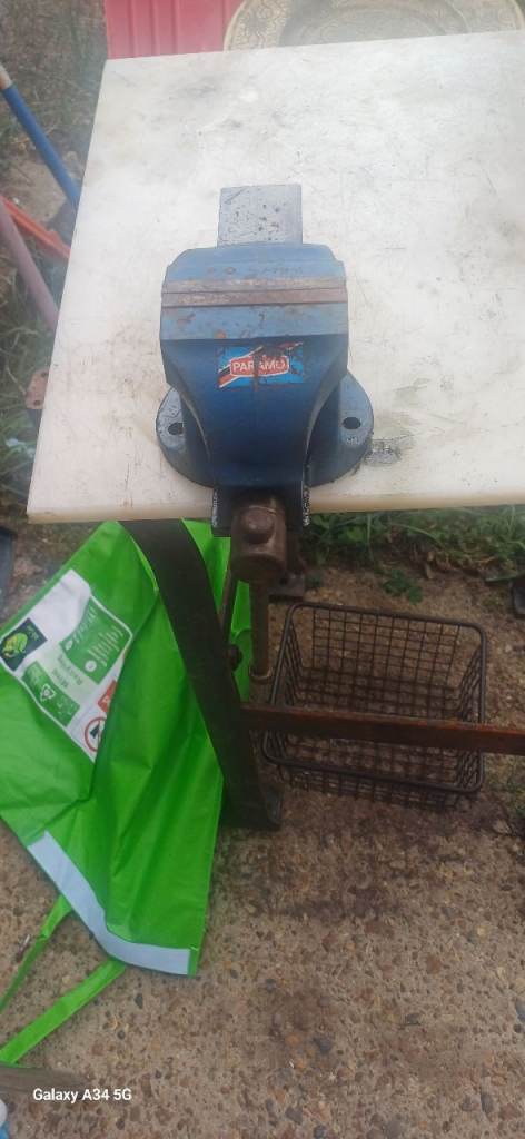 Work vice  for metal new never used heavy duty strong 💪 