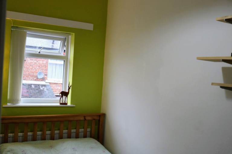 Cosy Double Room Available Now for short term let 