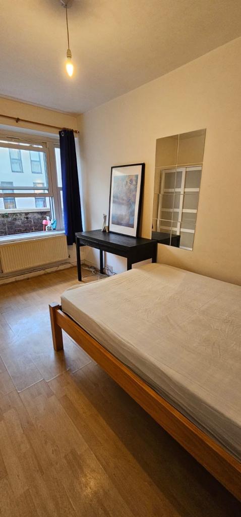 Rent 2 Double Rooms close to Aldgate East Station 