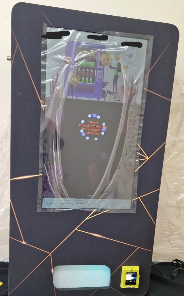 Commercial 32" Touchscreen Smart Retail Vending Machine – Wall Mounted