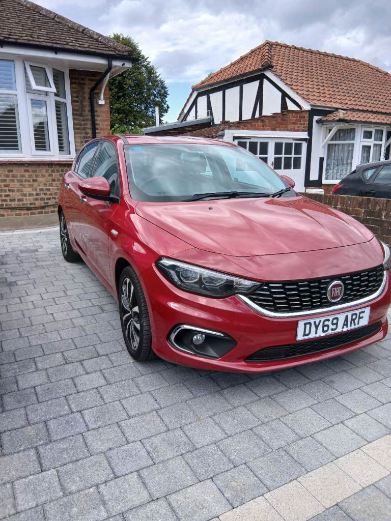 Fiat tipo lounge 2019 red