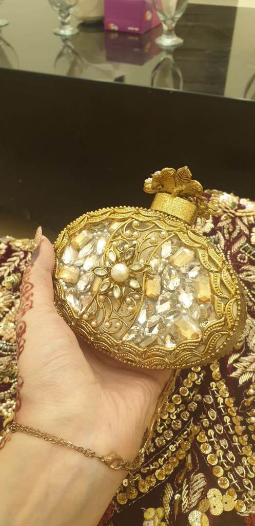 Bridal clutch