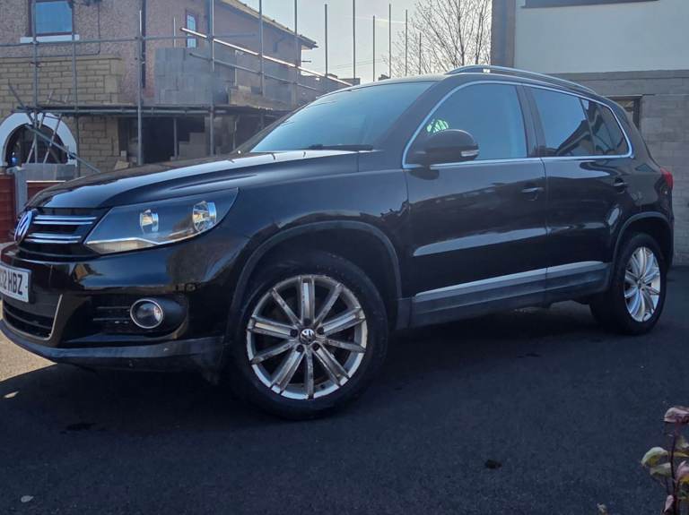 Volkswagen Tiguan 2.0 TDI BlueMotion Tech Sport 4WD 2 Owners LOW MILES 