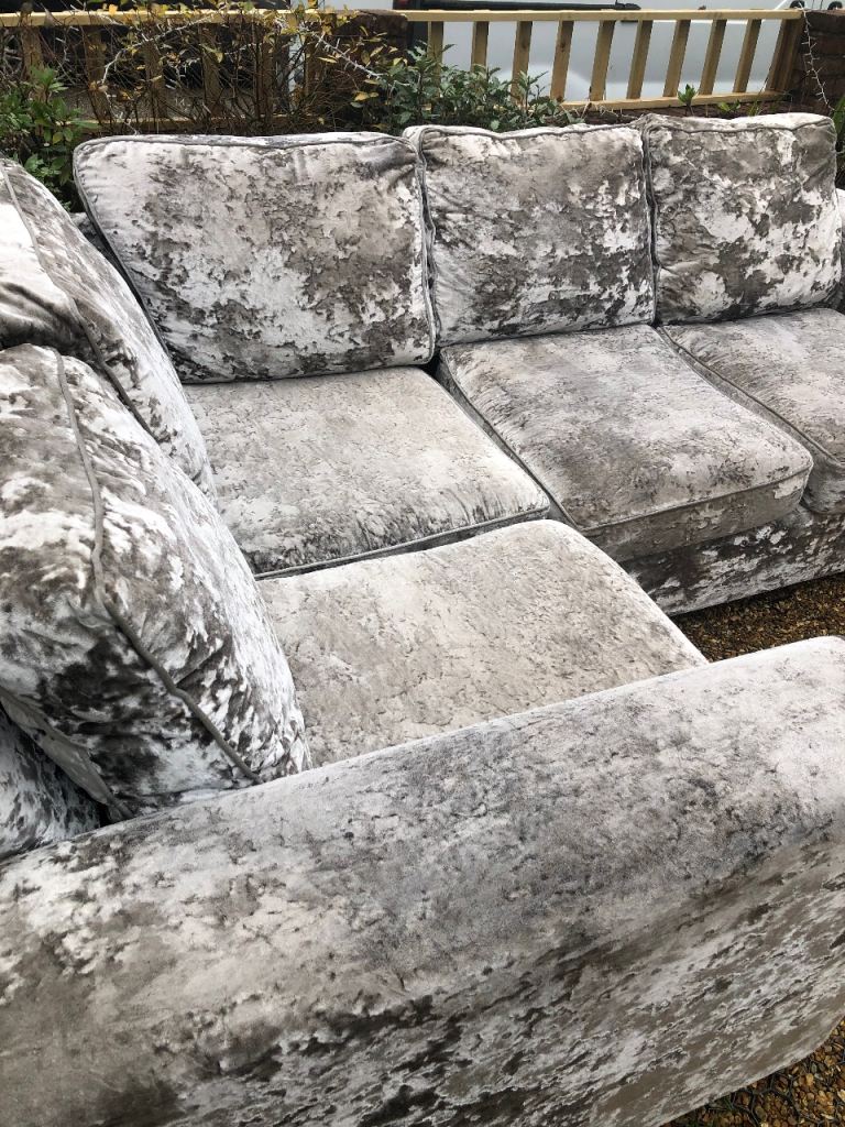 DFS CORNER SOFA SUPER COMFY SMOKE/PET FREE 240x180cm CAN DELIVER FOR FUEL 