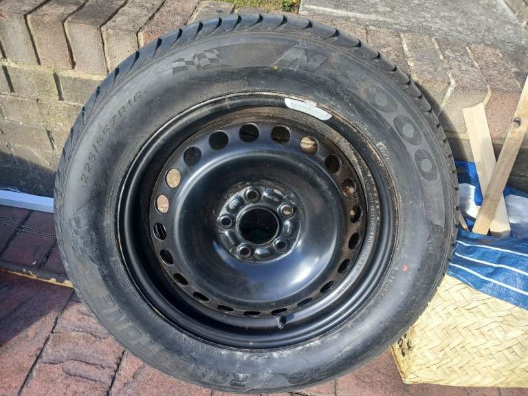 New 225/55/16 Roadstone Tyre