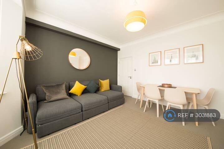 2 bedroom flat in Maida Vale, London, W9 (2 bed) (#3031883)