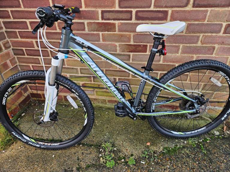 CANNONDALE MOUNTAIN BIKE SIZE PETITE