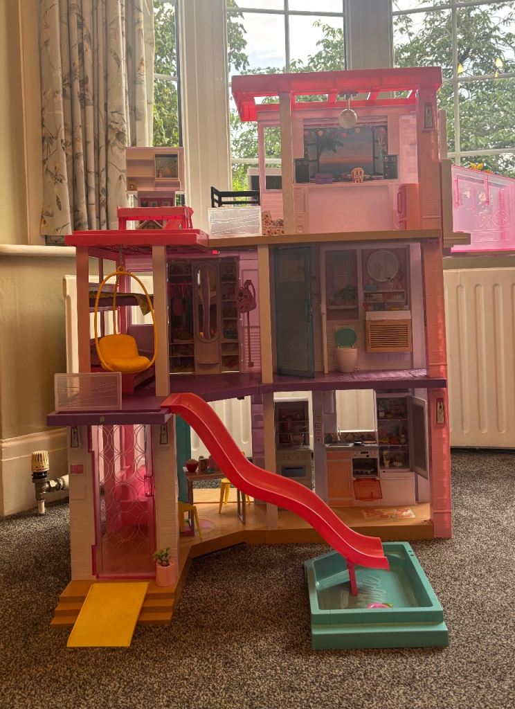 Large Barbie Dreamhouse Dolls House – Good Condition