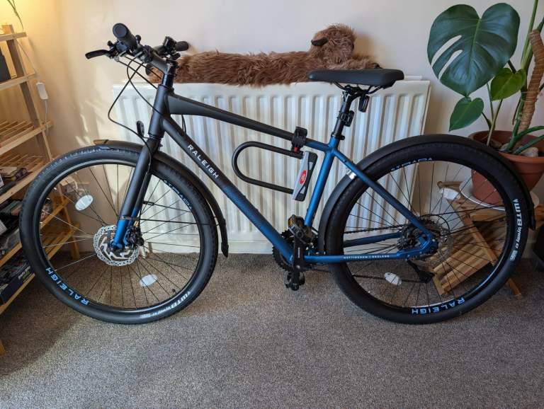 Raleigh Strada City Bike 16 Speed 20" frame, hardly used