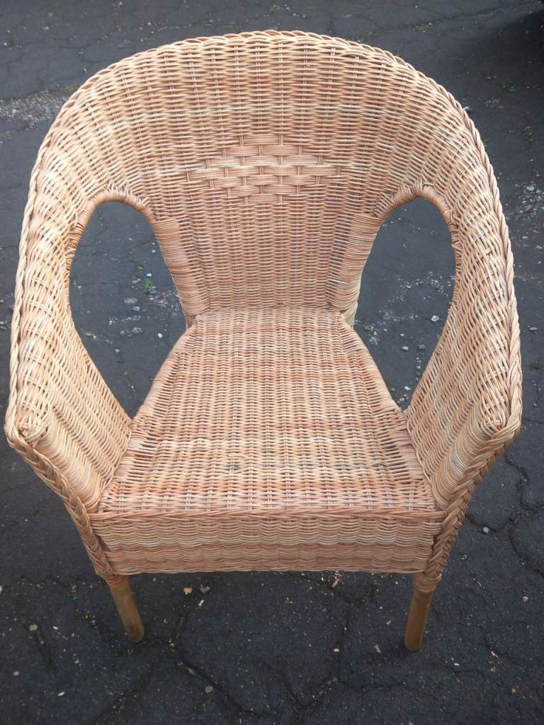 Wicker chair CAN DELIVER