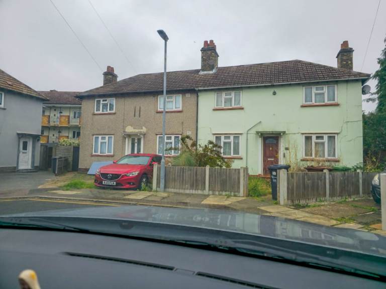 A 3+1 bedroom room house in Barking