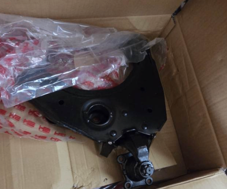 R/H Front Lower Suspension Wishbone Toyota Hilux 2005 KDN165 also other models