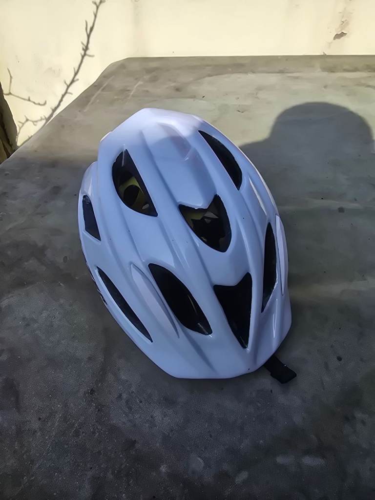 Lazer PNut kids MIPS helmet