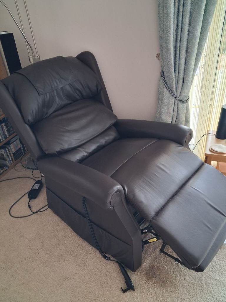 Very comfortable leather electric riser/recliner chair