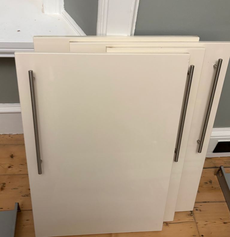 Kitchen doors and drawers 