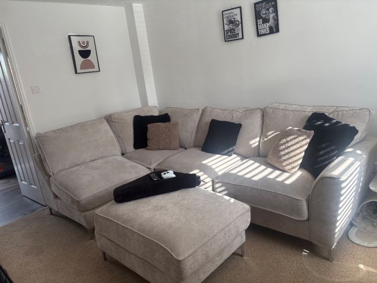 Legend corner sofa with footstool 