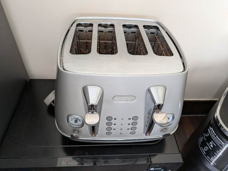 Delongi Toaster