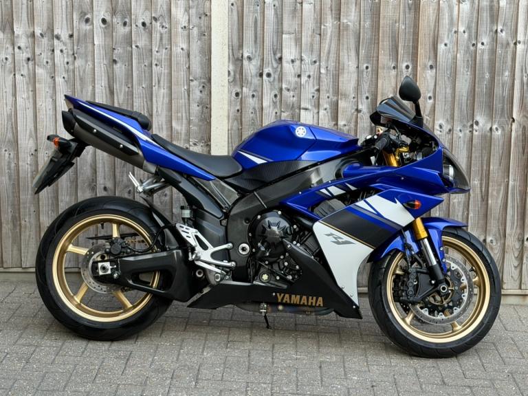 YAMAHA YZF R1 2008 (08) SUPER SPORT + CLEAN EXAMPLE THROUGHOUT + 2 FORMER KEEPER
