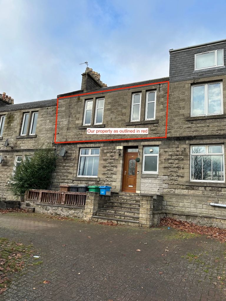 CENTRAL Kirkcaldy Large TWO bed flat to Rent, DG & GCH, recently up graded to nice standard.