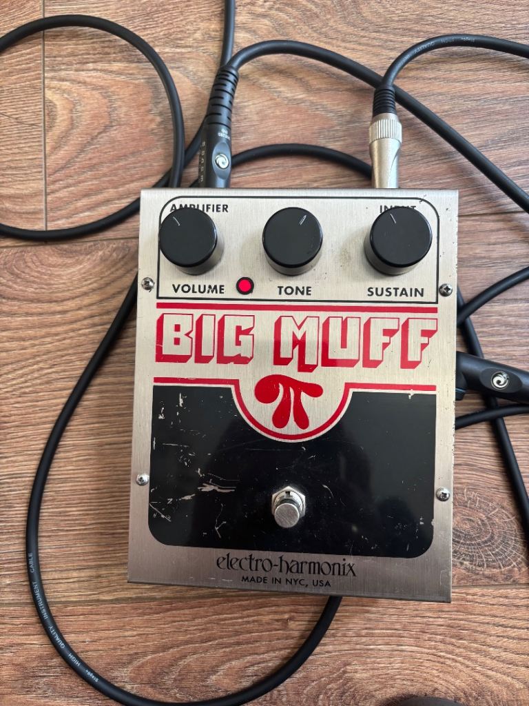 distortion pedal and charger Big Muff