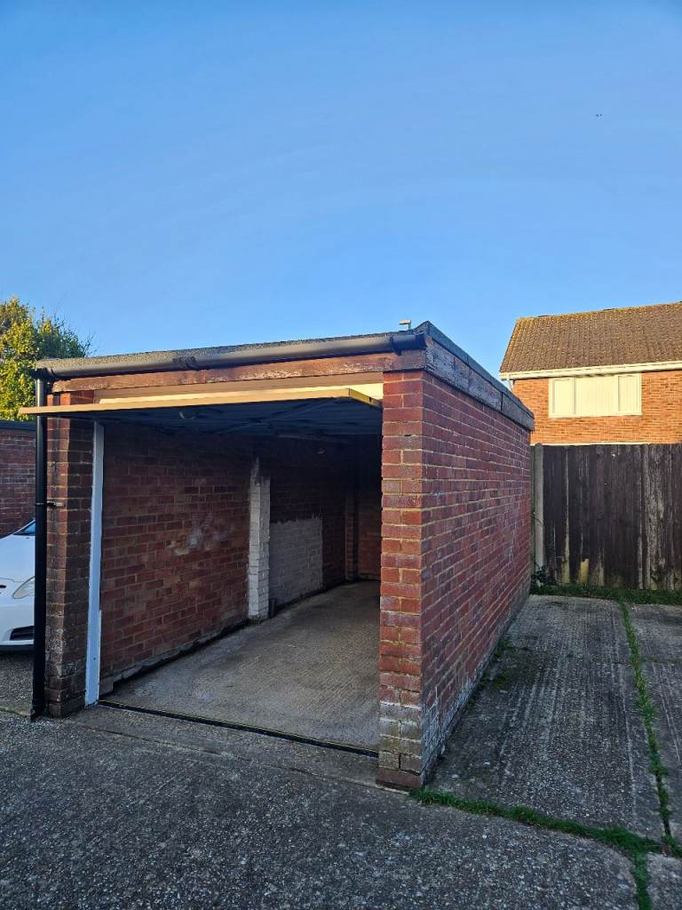 Garage to rent - Bersted, Bognor