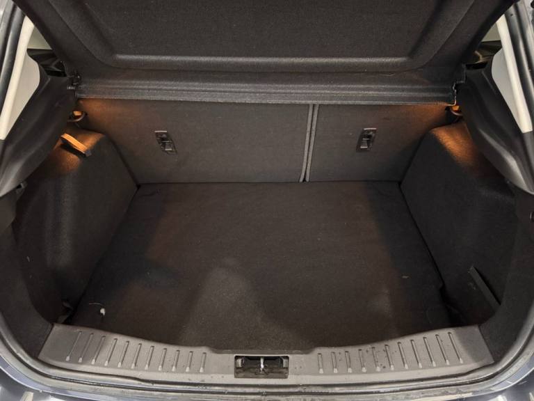 2014 Ford Focus 1.6 TDCi 115 Zetec Navigator 5dr HATCHBACK DIESEL Manual