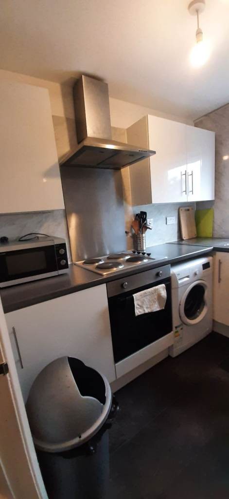 3 Bedroom Flat Available Soon! (Included bills)