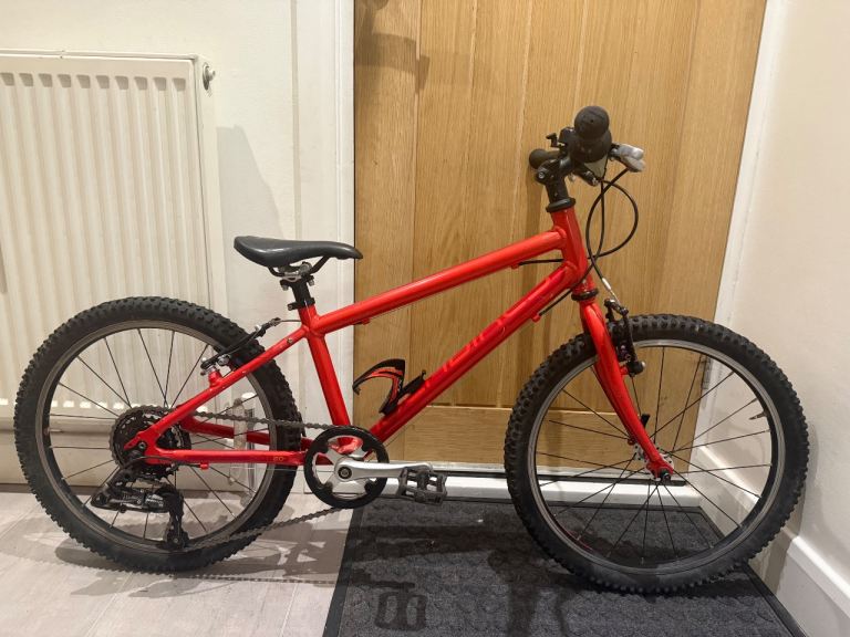 Childrens Islabike Beinn 20 L, Red, Great Condition! 