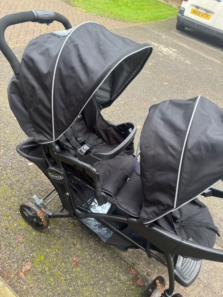 Baby and toddler double stroller including car seat and rain cover