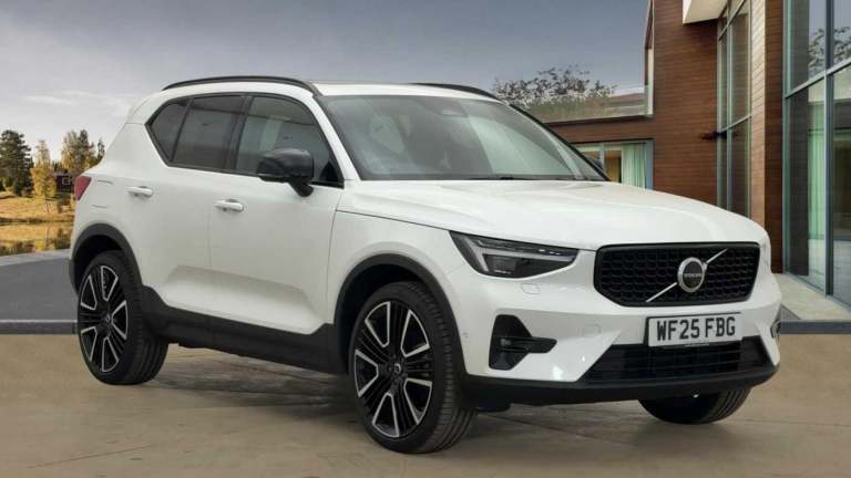 2025 Volvo XC40 2.0 B3P Ultra Dark 5dr Auto ESTATE PETROL Automatic