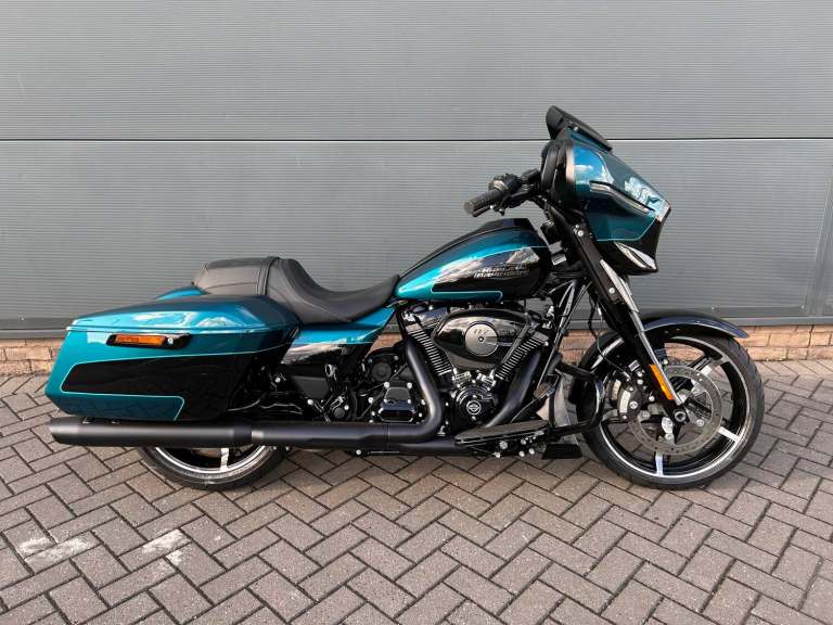 2026 Harley-Davidson STREET GLIDE FLHX Two Tone Chrome Engine (26MY) Custom Cruiser PETROL Manual