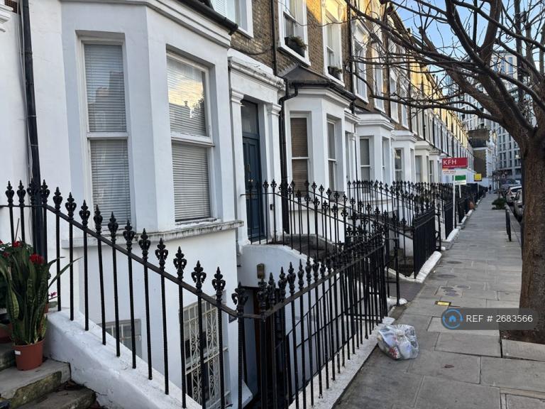 1 bedroom flat in Overstone Road, London, W6 (1 bed) (#2683566)