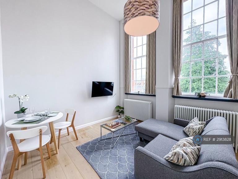 1 bedroom flat in Mcdonald Road, Edinburgh, EH7 (1 bed) (#2913828)