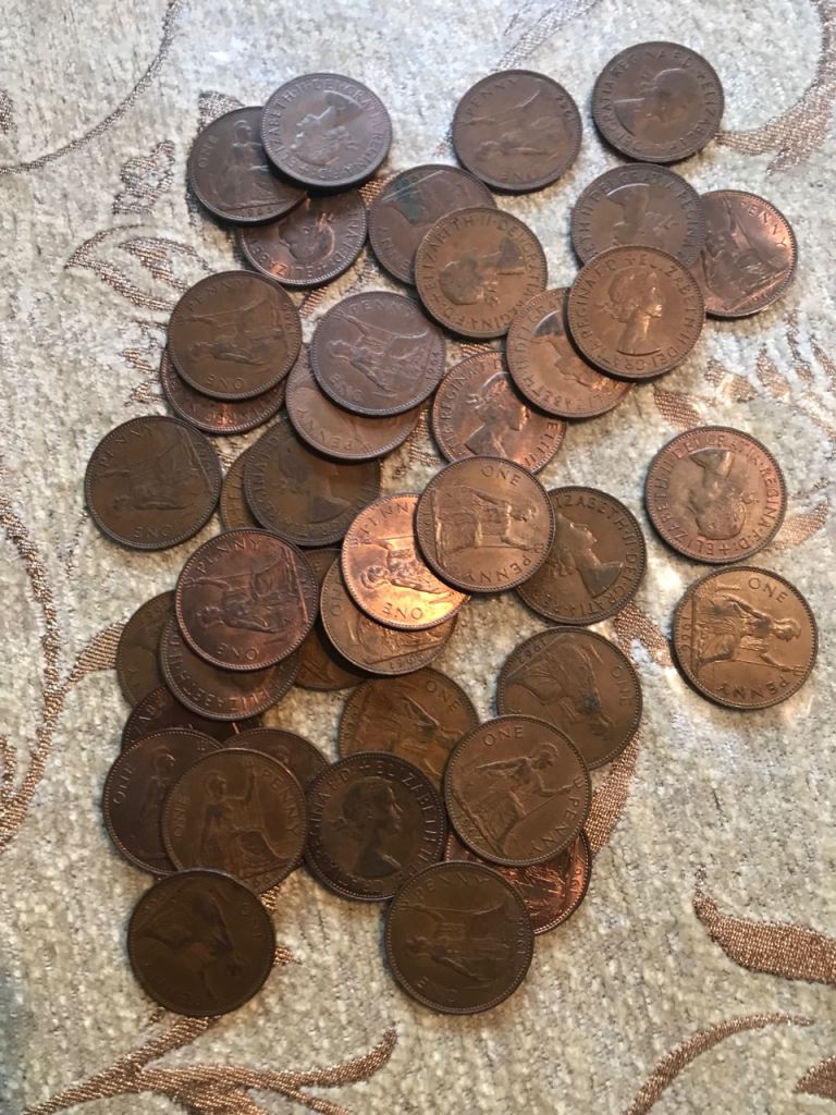 40 Some uncirculated and circulated old pennies 
