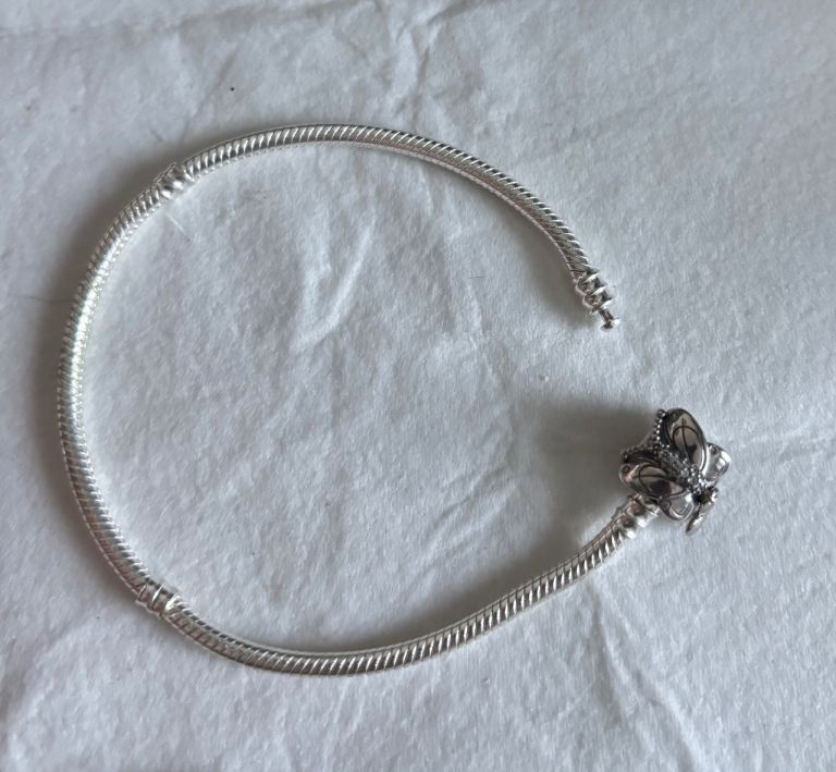 Pandora Silver Bracelet with Butterfly Clasp – Good Condition